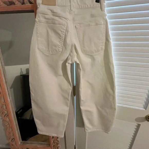 Everlane Way High Curve Jean in Ecru - Picture 4 of 8